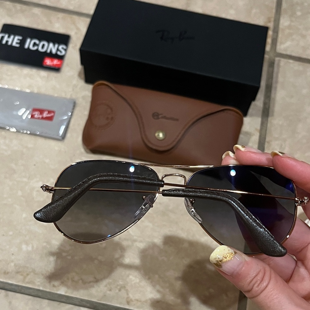 Ray-Ban Aviator polarized Sunglasses with copper frame and grey gradient lenses - Picture 9 of 10